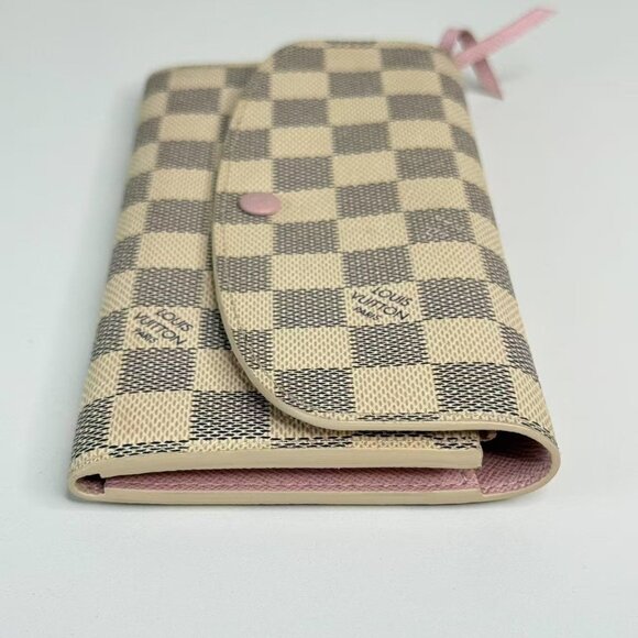 Louis Vuitton Damier Azur Wallet with Classic Checkerboard Design - Picture 3 of 7